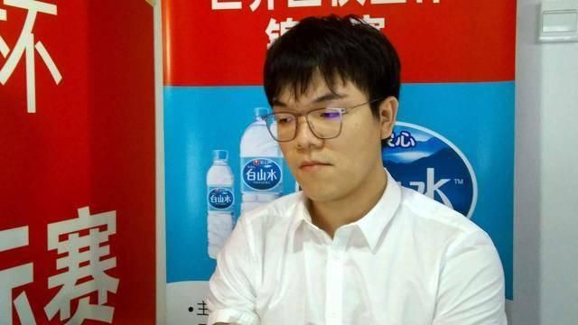 【比赛焦点瞬间】第7分钟，斯图加特任意球制造杀机，随后约沙险些敲开勒沃库森的大门。